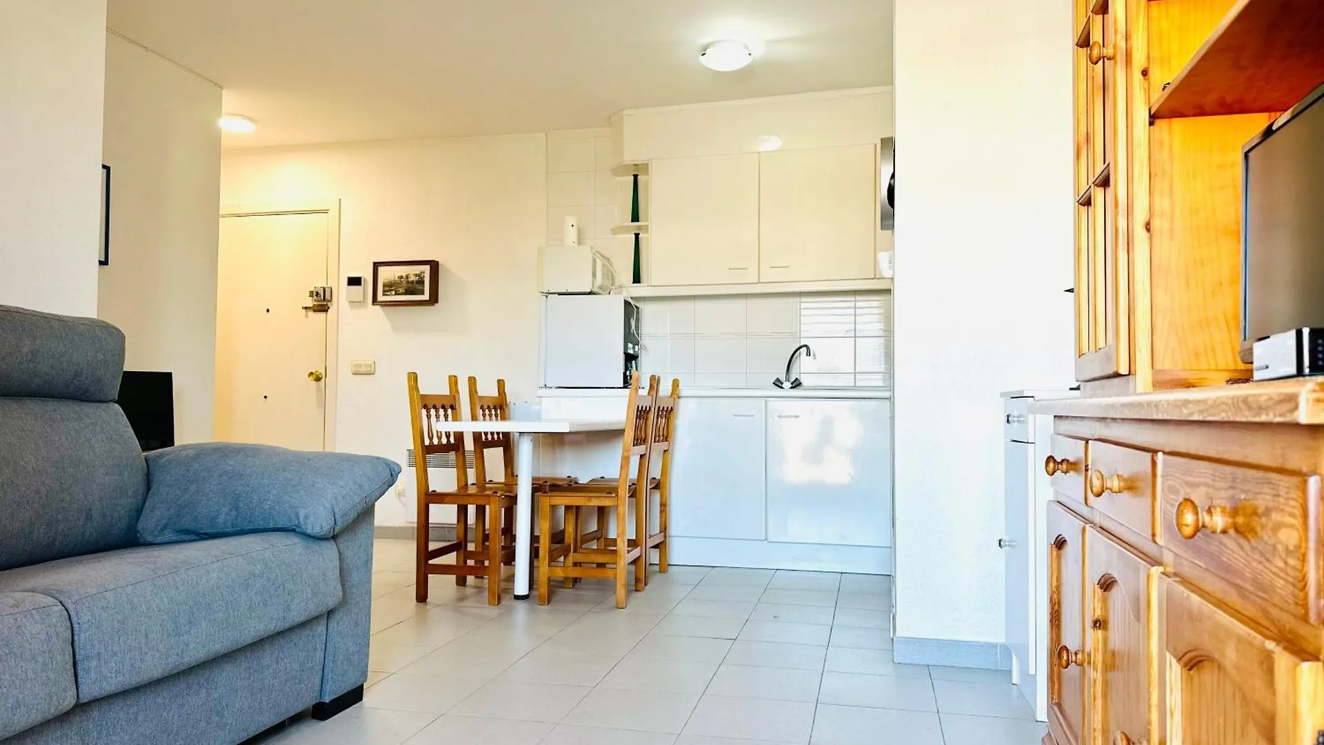 Global Immo 2179 Rocmar 7 4-B Apartman Roses 0*,